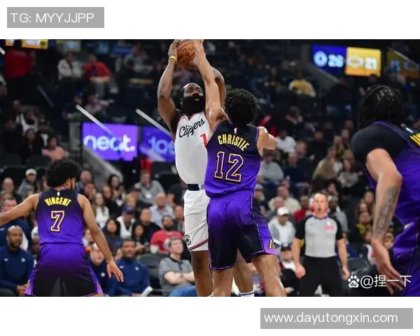 火箭队与马刺队激战35秒精彩瞬间全场回顾