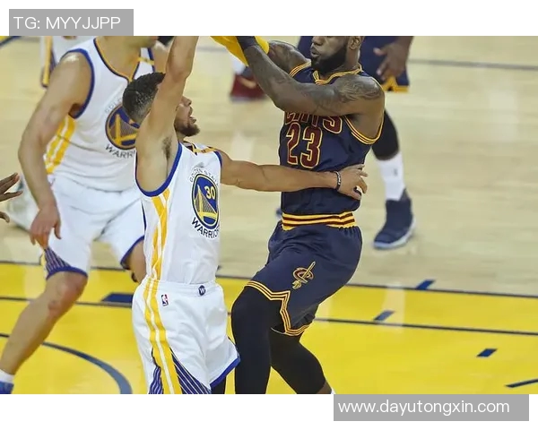 湖人勇士激战回顾10月11日精彩比赛录像全程回放分析