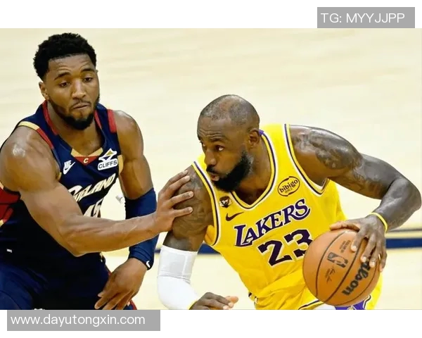 骑士麦基对决湖人展现精彩对抗引发球迷热议与期待 骑士麦基对决湖人展现精彩对抗引发球迷热议与期待