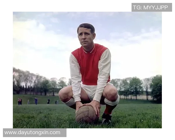 马丁内斯的传奇之路：从青涩少年到足球巨星的成长历程